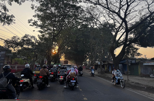 Hari Pertama Sekolah, Dua Jalur Utama Kepanjen Ini Terjebak Macet Parah