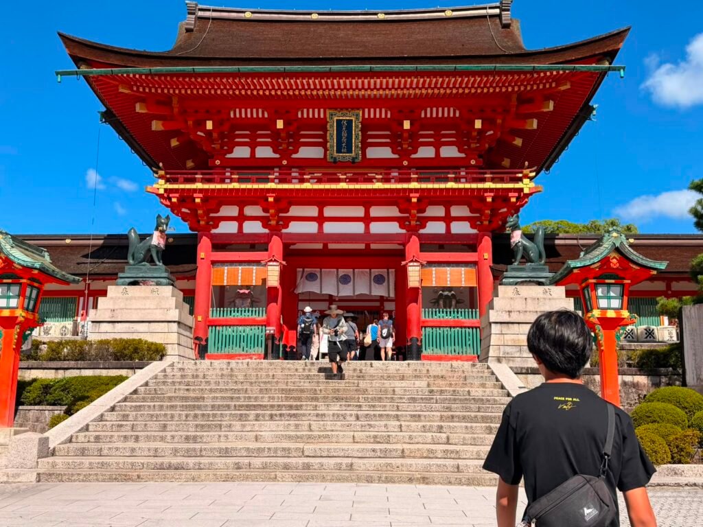 Jalan-Jalan ke Fushimi Inari Taisha, Kuil Seribu Gerbang Torii di Kyoto yang Bikin Takjub