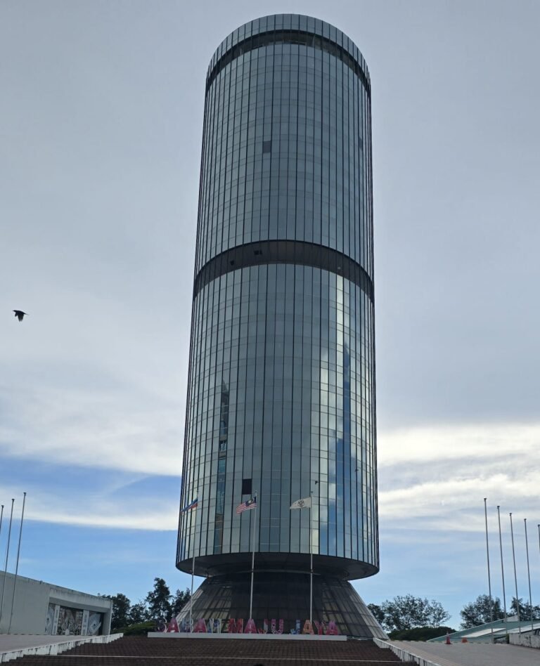 3 Ikon Wisata Kota Kinabalu, Sabah: Dari Menara Tun Mustapha hingga Atkinson Clock Tower