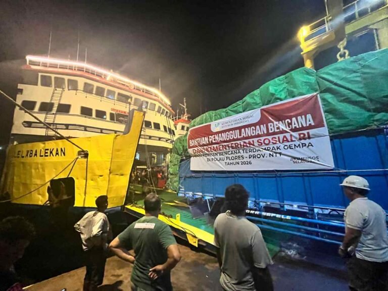 Kemensos Kirim Bantuan Gempa Flores Lewat Jalur Laut