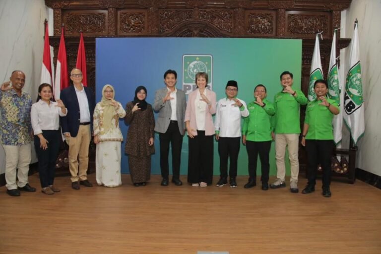 PKB Jadi Sorotan Dunia, Cak Udin Paparkan Strategi Regenerasi Pemimpin Muda ke Delegasi IRI