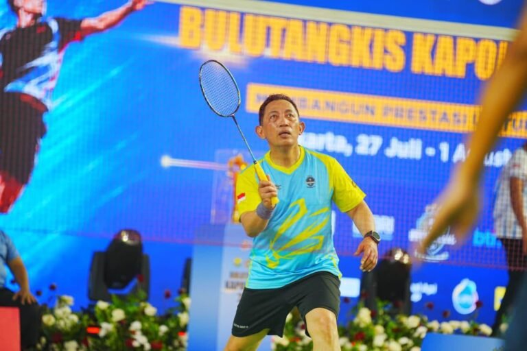 Duel Persahabatan Bulu Tangkis, Kapolri Kembali Uji Ketangkasan Lawan Menteri ESDM