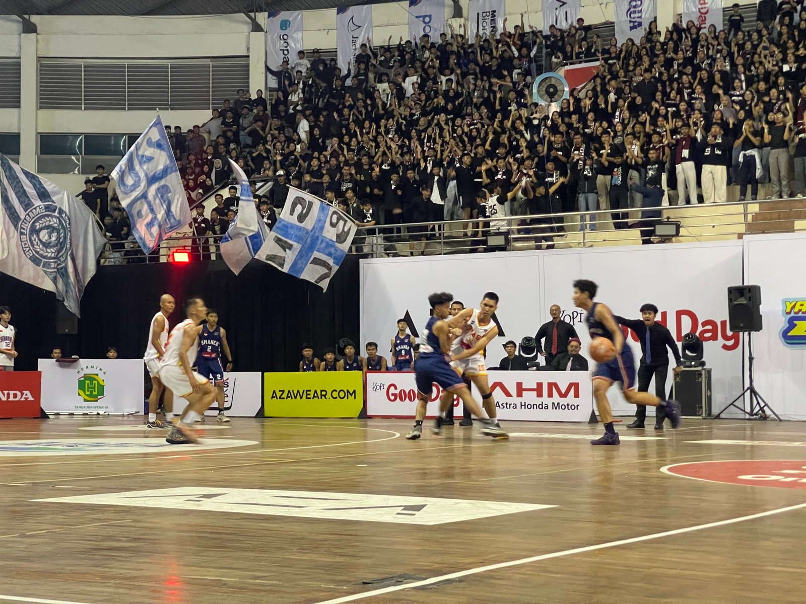 Suasana pertandingan di Gor Ken Arok Malang