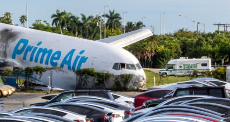 Pesawat Kargo Amazon Tergelincir dari Landasan Bandara Miami, 5 Tewas