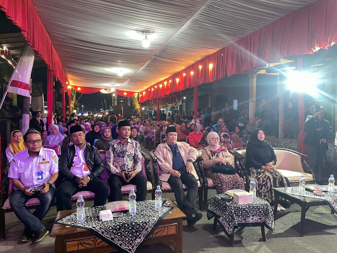 Sekda Kabupaten Malang Budiar Anwar menghadiri pagelaran wayang kulit dalam rangkaian bersih desa Pujon Kidul