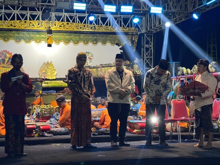 Bersih Desa Pujon Kidul Dimeriahkan Wayang Kulit, Sekda Malang Dorong Pelestarian Tradisi