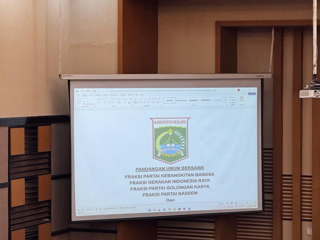 Penyampaian Pandangan Umum Bersama dari Fraksi Koalisi DPRD