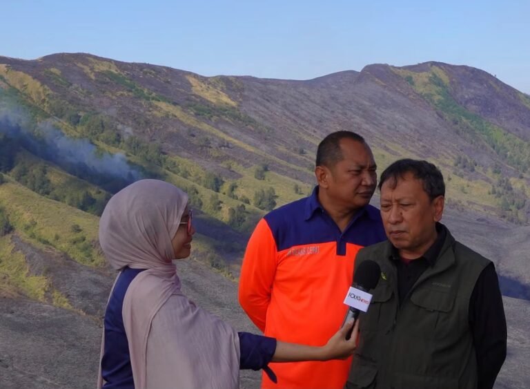 Lebih dari 70 Tim Gabungan Dikerahkan Tangani Karhutla Bromo Hillside