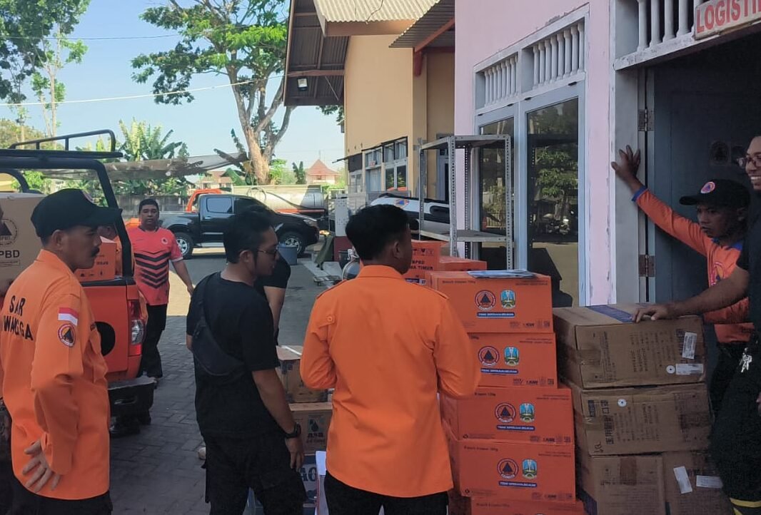 Tim gabungan memantau karhutla Buthak dari kawasan Pos Pendakian Precet, Wagir