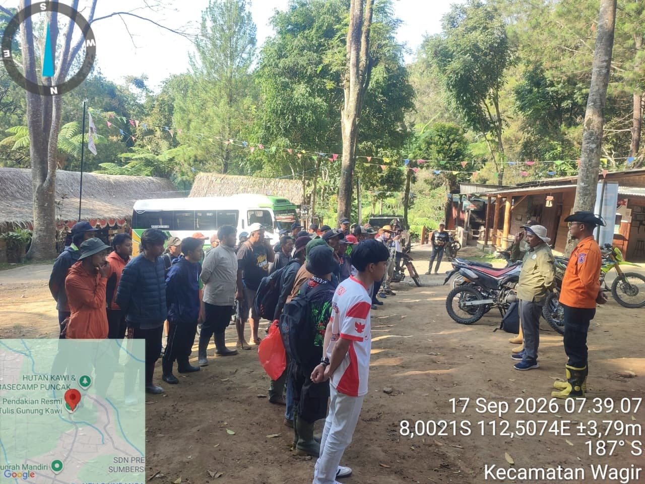 Tim gabungan menyiapkan pembuatan ilaran untuk penanganan karhutla Gunung Kawi/Doc: Folksnews.id