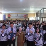 Suasana workshop pengembangan kompetensi guru oleh PGRI Kabupaten Malang di dalam gedung dengan kehadiran Wakil Bupati dan ratusan peserta pendidik.