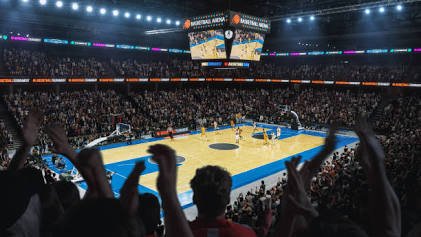 Suasana arena pertandingan basket indoor dipenuhi penonton dan penonton bersorak pada pembukaan musim NBA 2026-2027.