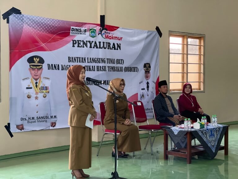Penyaluran Simbolis BLT DBH CHT oleh Wakil Bupati Malang