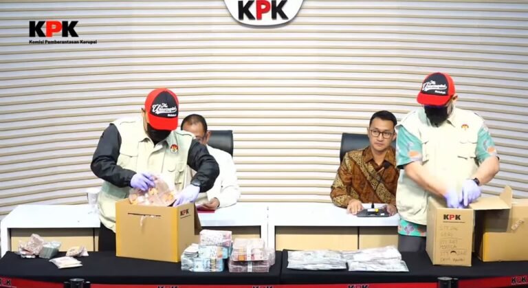 Konferensi pers tertangkap tangan dugaan TPK DSP